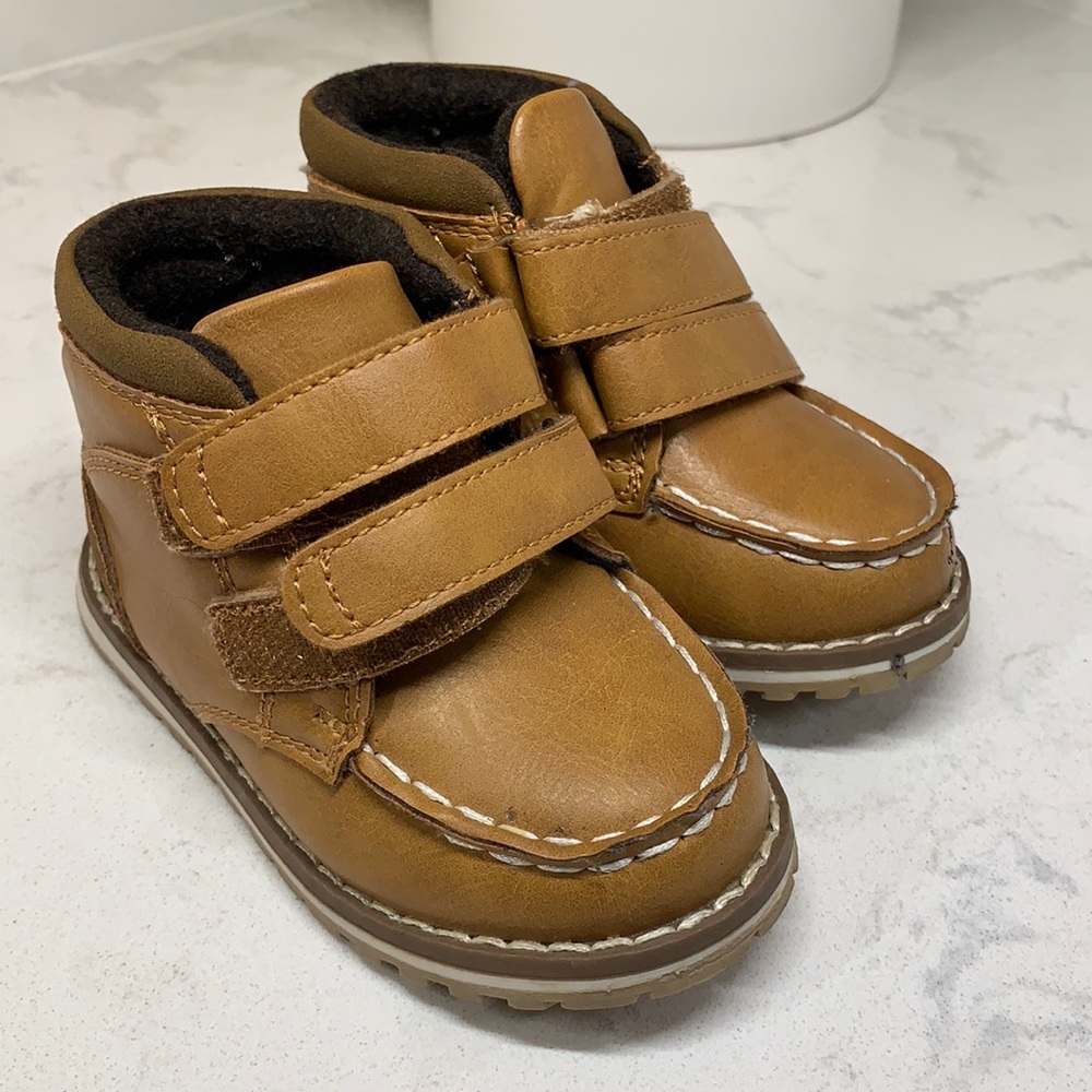 Children’s Place Toddler Boys Boots size 5 -LIKE NEW
